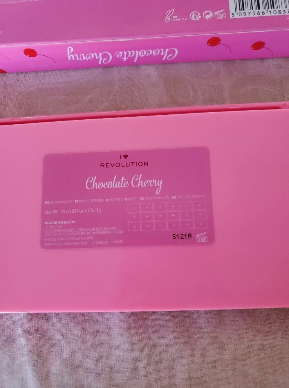I Heart Revolution Chocolate Cherry Palette